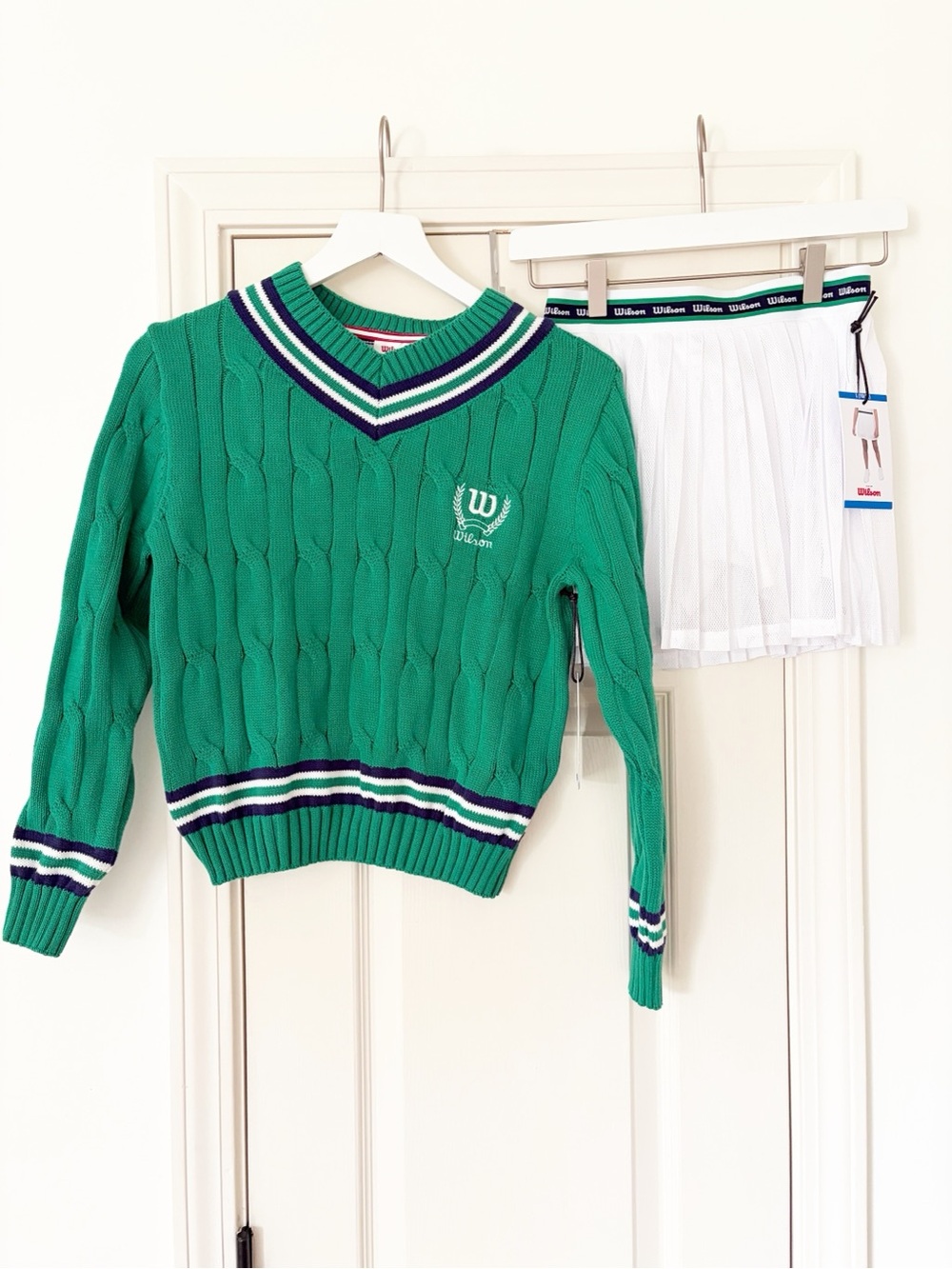 L (10/12) • Wilson Green V-Neck Cable Knit Sweater w White Pleated Tennis Skirt